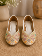 Ivory Bloom Handcrafted Punjabi Jutti