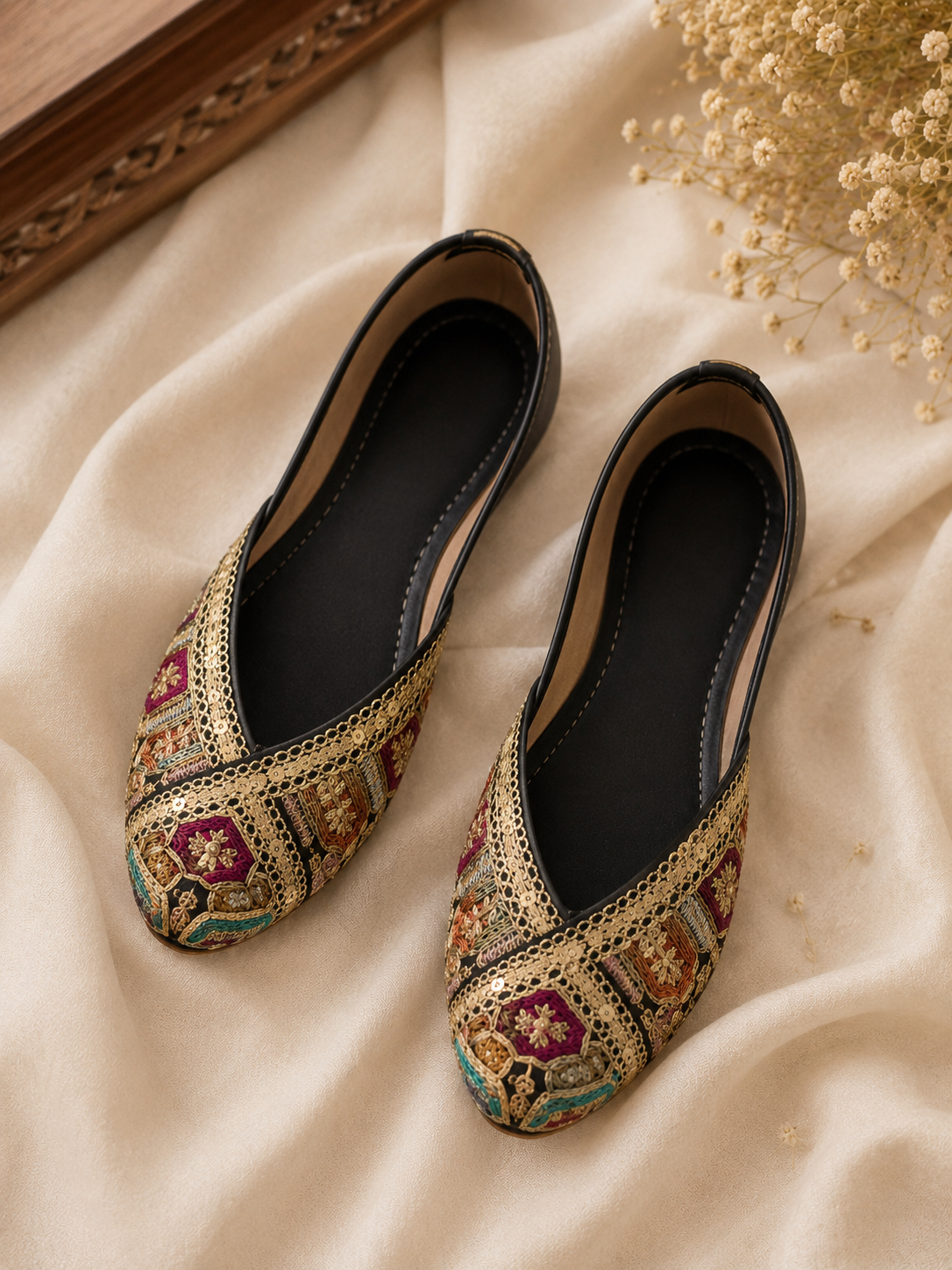 Midnight Heritage Embroidered Jutti